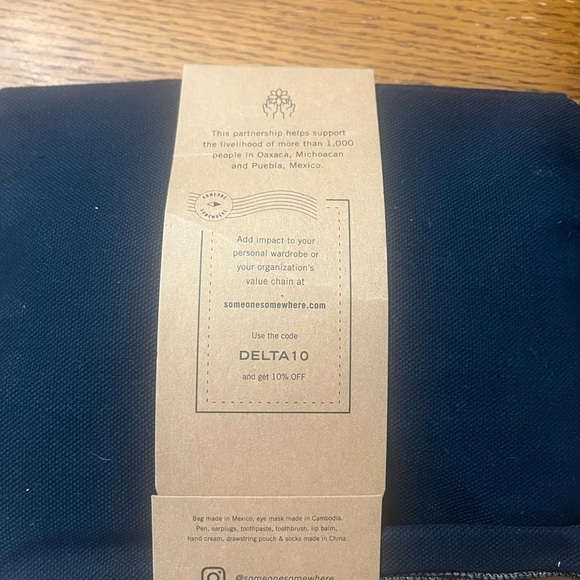 Delta ONE Someone Somewhere Bags (6)
Sold together - Picture 3 of 11